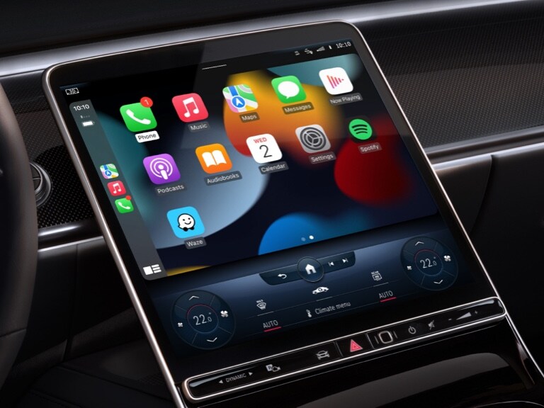 Apple CarPlay na wyświetlaczu systemu multimedialnego MBUX.