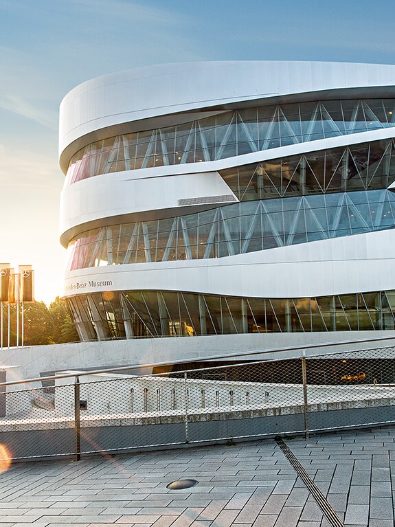 Budynek Muzeum Mercedes-Benz w Stuttgarcie.