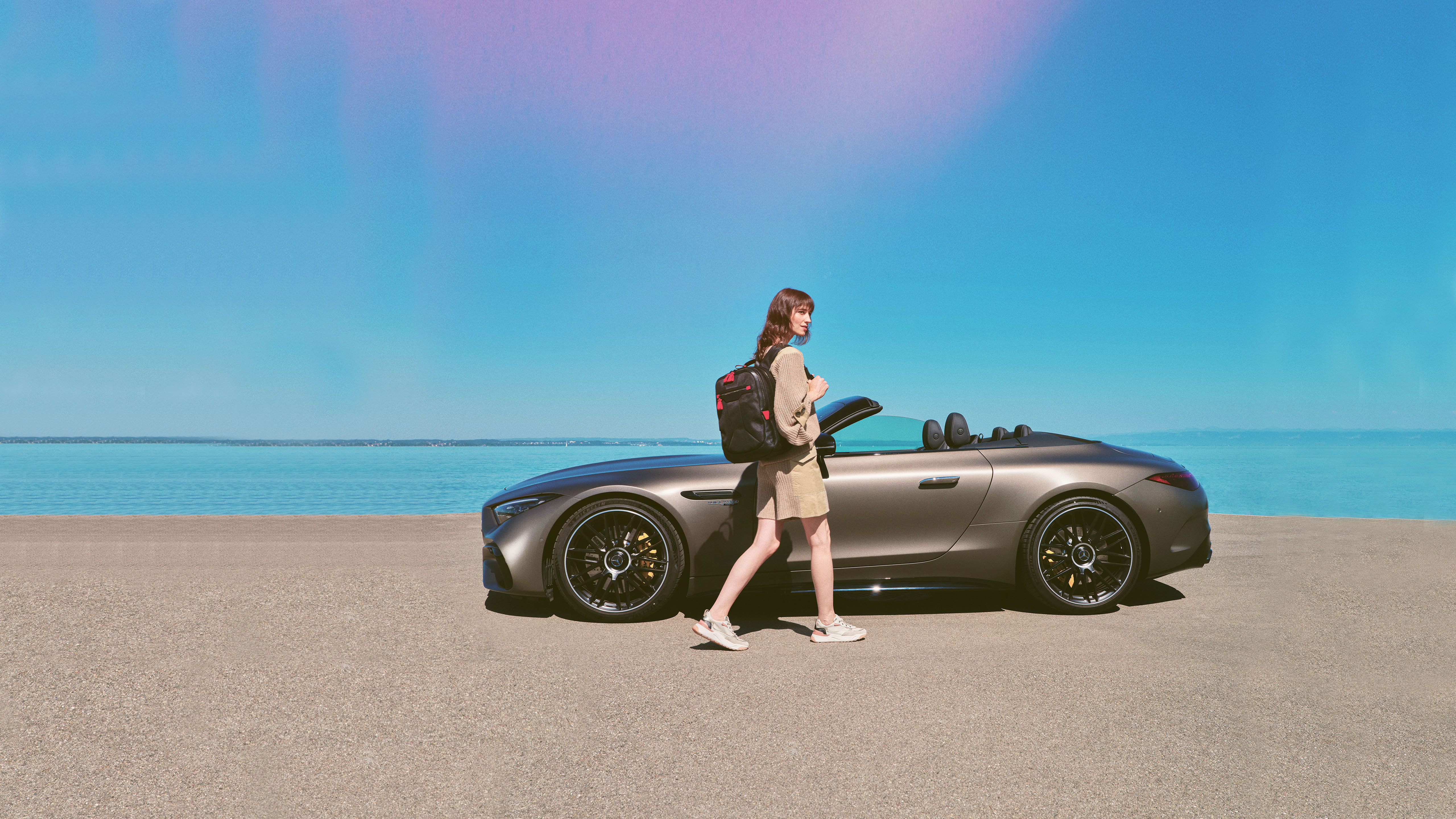 Mercedes-Benz Studio Warszawa | Mercedes-Benz Samochód Mercedes-Benz z doczepionymi akcesoriami - uchwytami na rower.