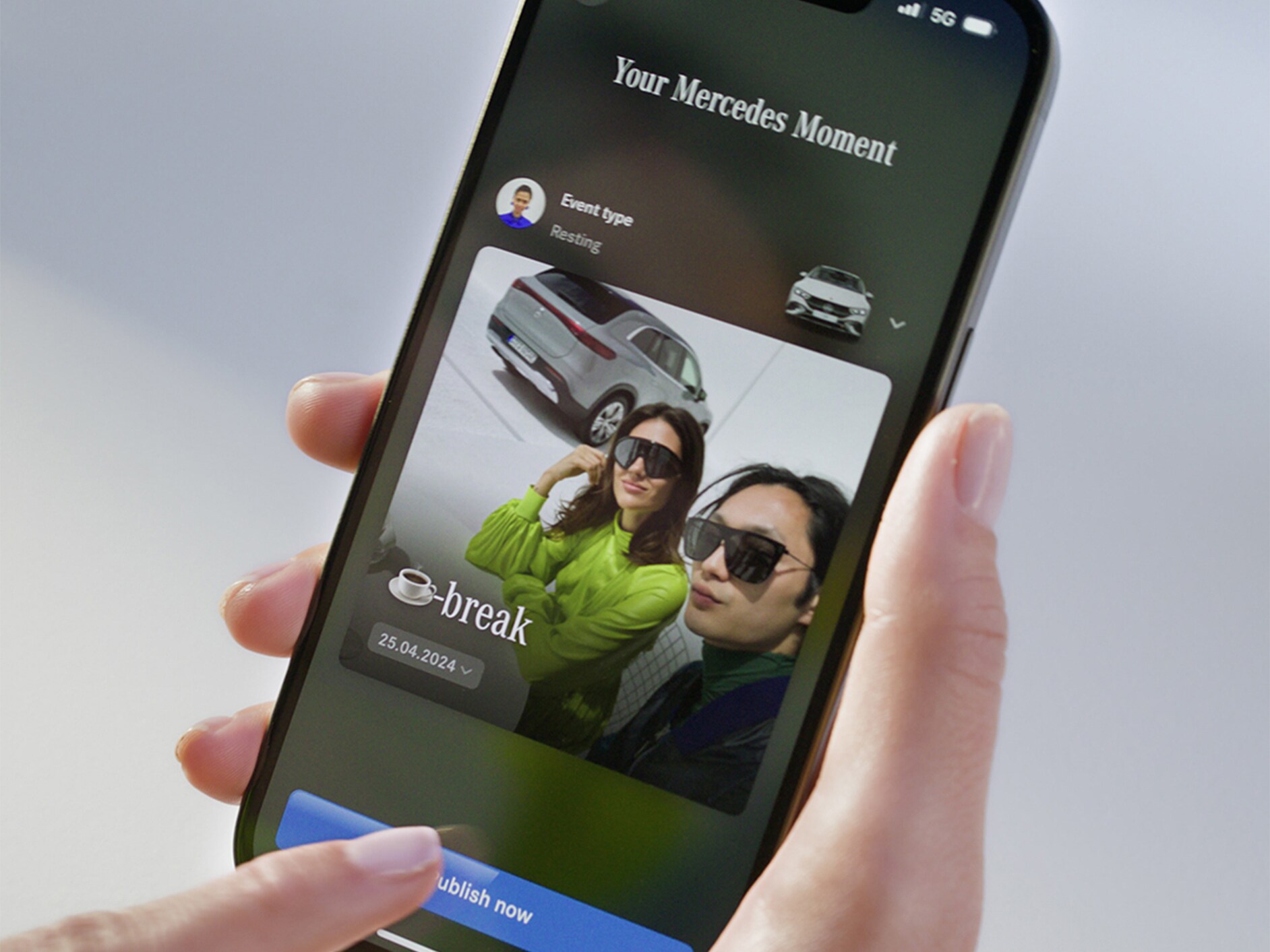 Ekran aplikacji Mercedes-Benz Historie.