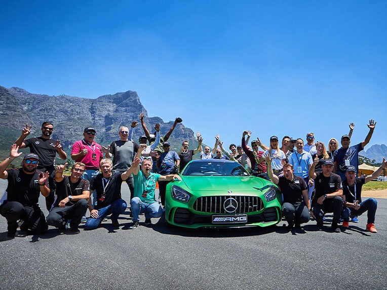 Mercedes-AMG GT R – widok z przodu.