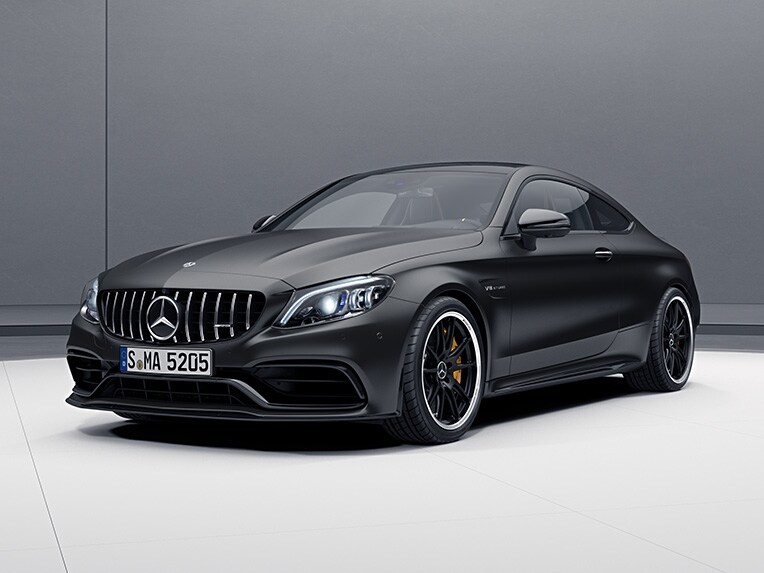 Coupé Klasy C od AMG z pakietem AMG Night - widok z przodu.