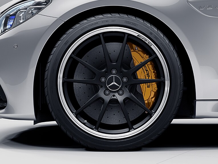 Wysokowydajny układ hamulcowy AMG z tarczami kompozytowymi Coupé Klasy C od Mercedes-AMG.