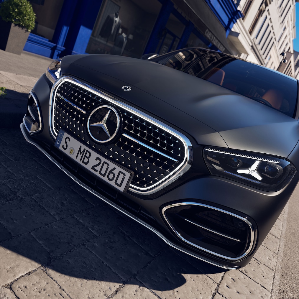 Przód nowej Mercedes-Benz Klasy C Limuzyny