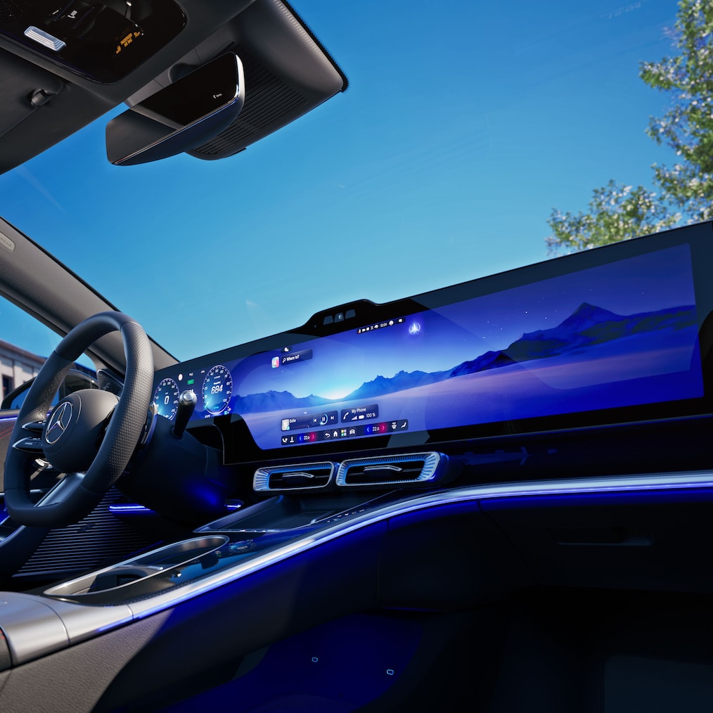 Ekran MBUX Hyperscreen nowej elektrycznej Klasy C Mercedes-Benz.