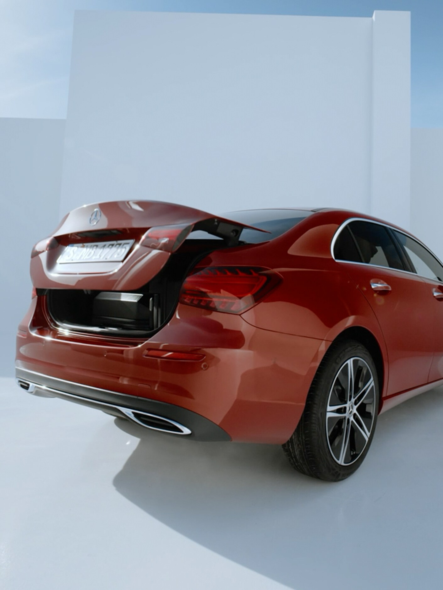 HANDS-FREE ACCESS w nowej limuzynie Klasy A od Mercedes-Benz.