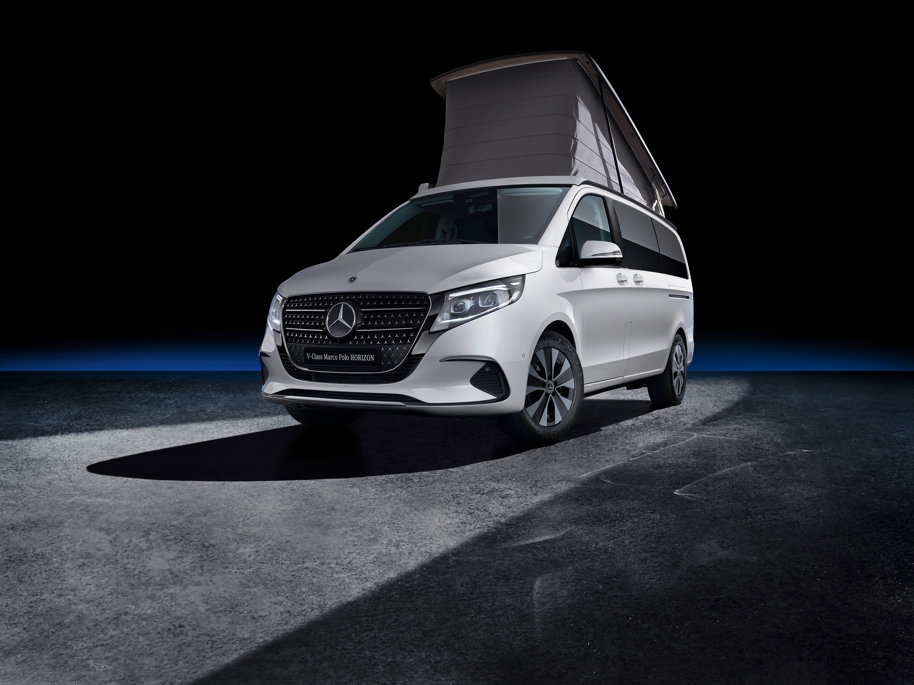 Marco Polo HORIZON | Samochody kempingowe | Mercedes-Benz Marco Polo HORIZON z podnoszonym dachem.