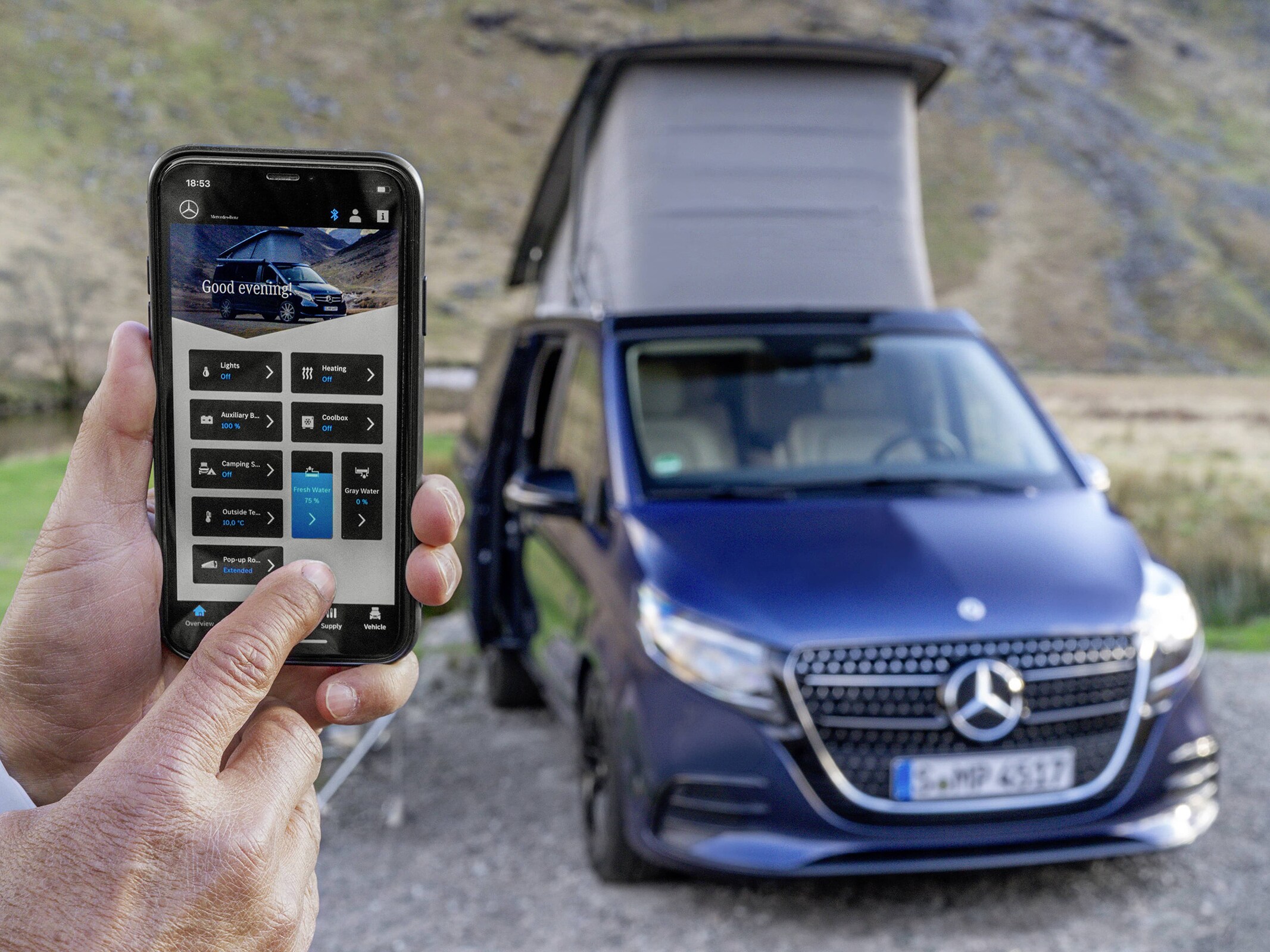 Mercedes-Benz Advanced Control (MBAC) umożliwia zdalne sterowanie za pomocą smartfona kluczowymi funkcjami kampera, takimi jak ogrzewanie, oświetlenie i dach podnoszony.