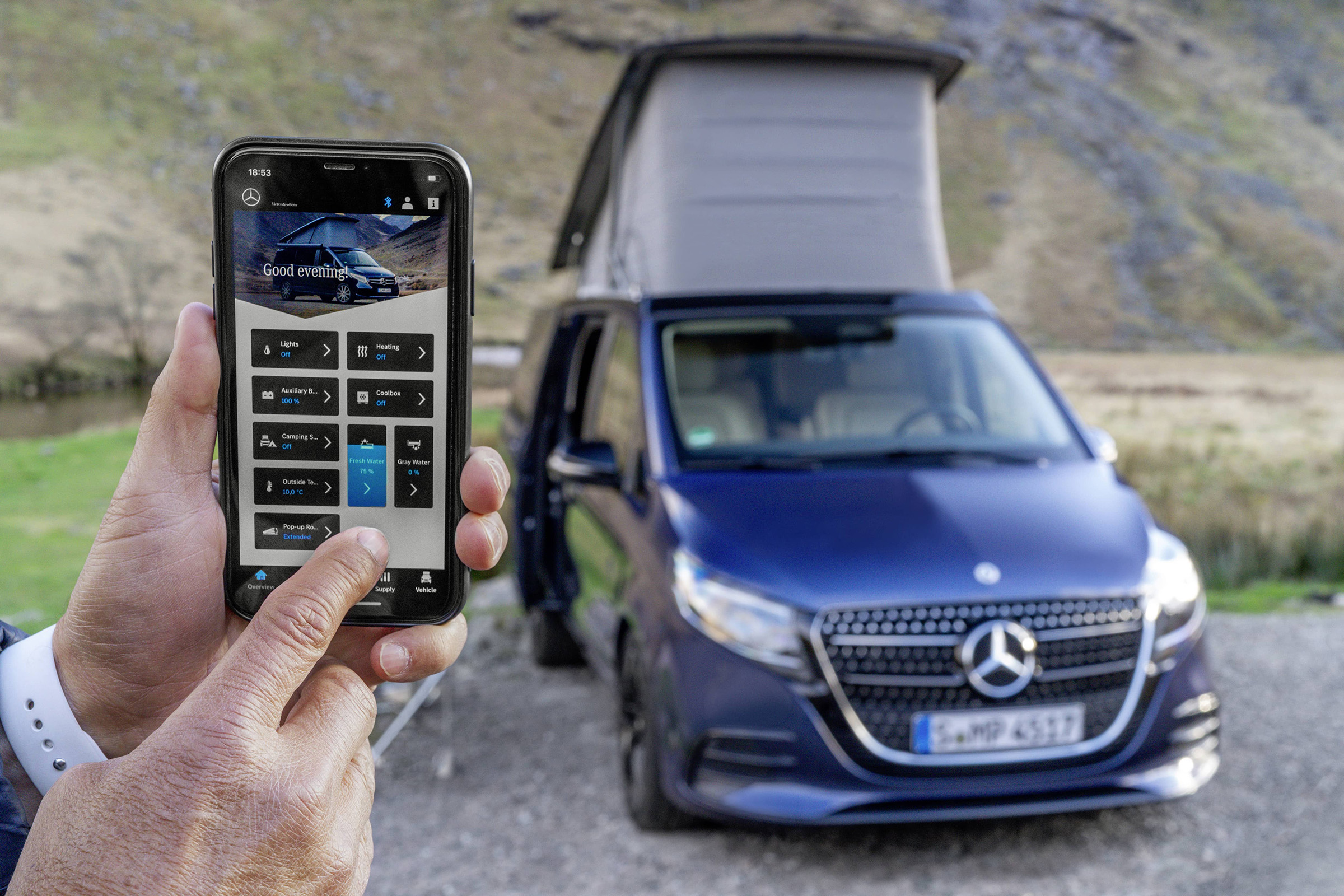Mercedes-Benz Advanced Control | Świat Marco Polo | Mercedes-Benz Mercedes-Benz Advanced Control (MBAC) umożliwia zdalne sterowanie za pomocą smartfona kluczowymi funkcjami kampera, takimi jak ogrzewanie, oświetlenie i dach podnoszony.