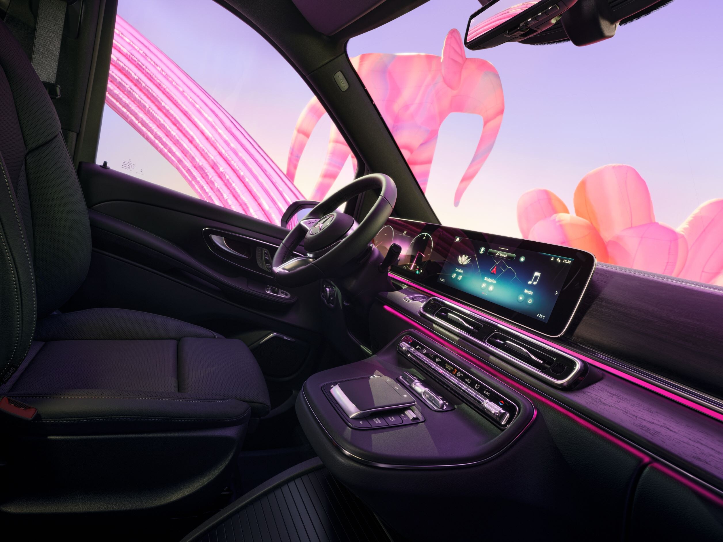 Ilustracja obrazuje intuicyjny dotykowy sposób obsługi pokładowego wyświetlacza multimedialnego w pojazdach Mercedes-Benz.