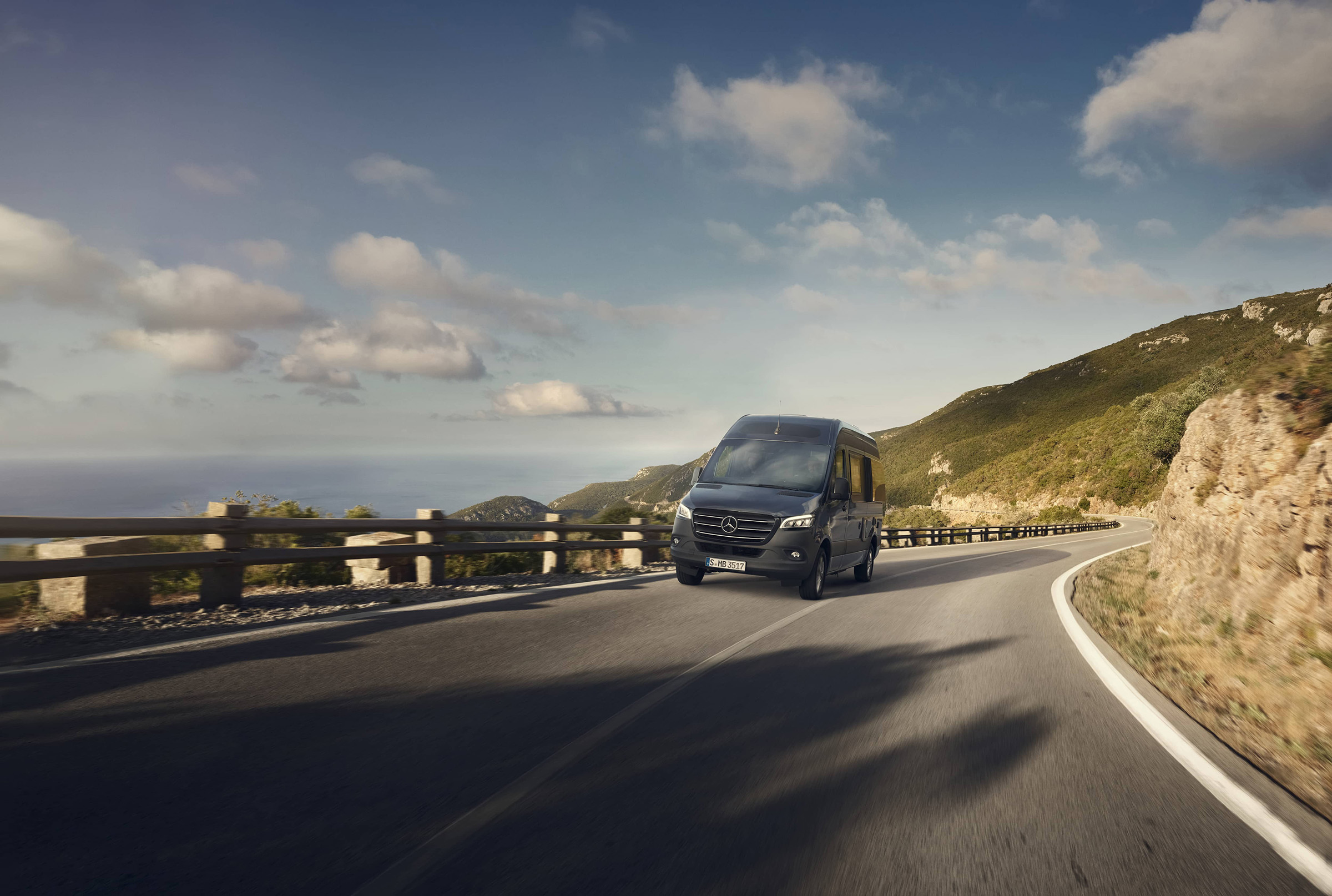 Zabudowa kampera Sprinter | Samochody kempingowe Sprinter | Mercedes-Benz Kamper Mercedes-Benz Sprinter zapewnia najwyższy komfort na drodze