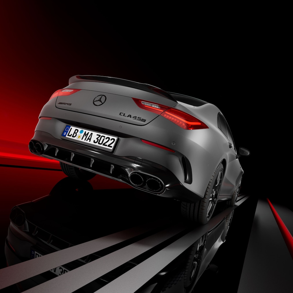 Mercedes-AMG CLA 45 S 4MATIC+ Coupé w widoku bocznym od przodu.