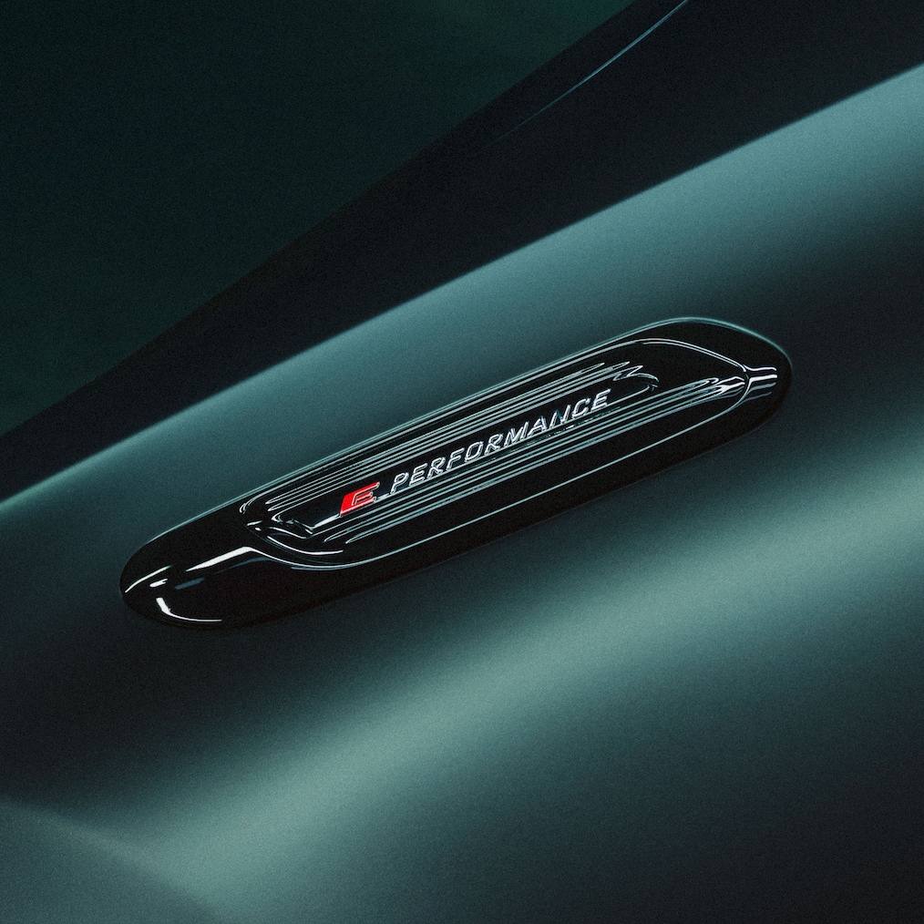 Silnik AMG całkowicie nowego modelu Mercedes-AMG CLA 45 4MATIC+ z napędem elektrycznym.