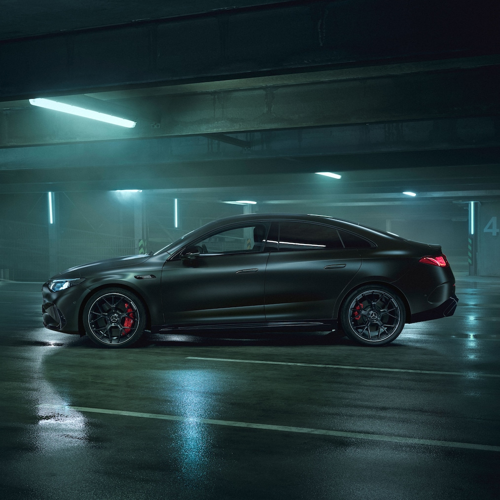 Wykończenie MANUFAKTUR grafitowoszare magno w całkowicie nowym modelu Mercedes-AMG CLA 45 4MATIC+ z napędem elektrycznym.