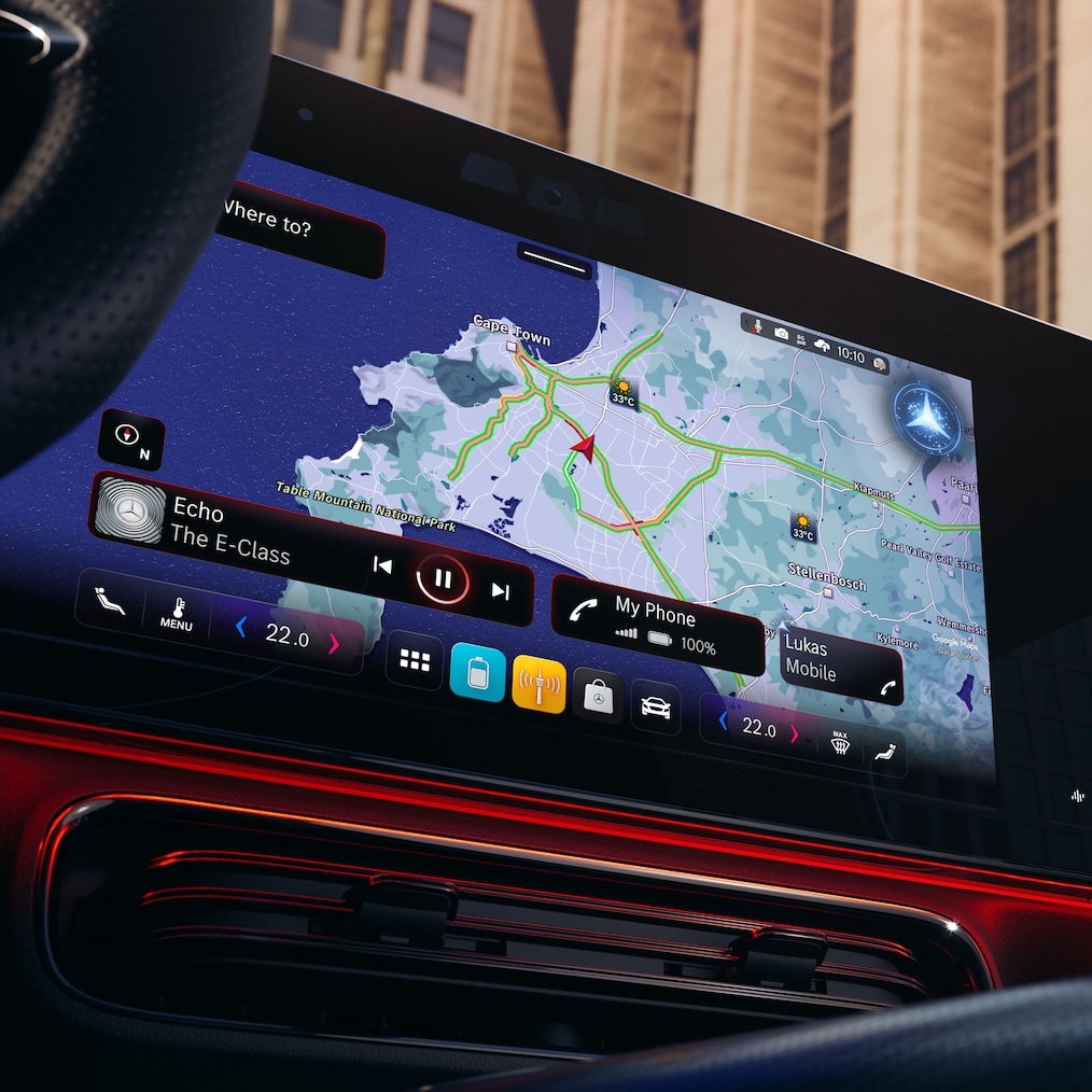 Ekran MBUX Superscreen z wirtualnym asystentem MBUX i sportowymi fotelami w modelu Mercedes-Benz CLA C174.