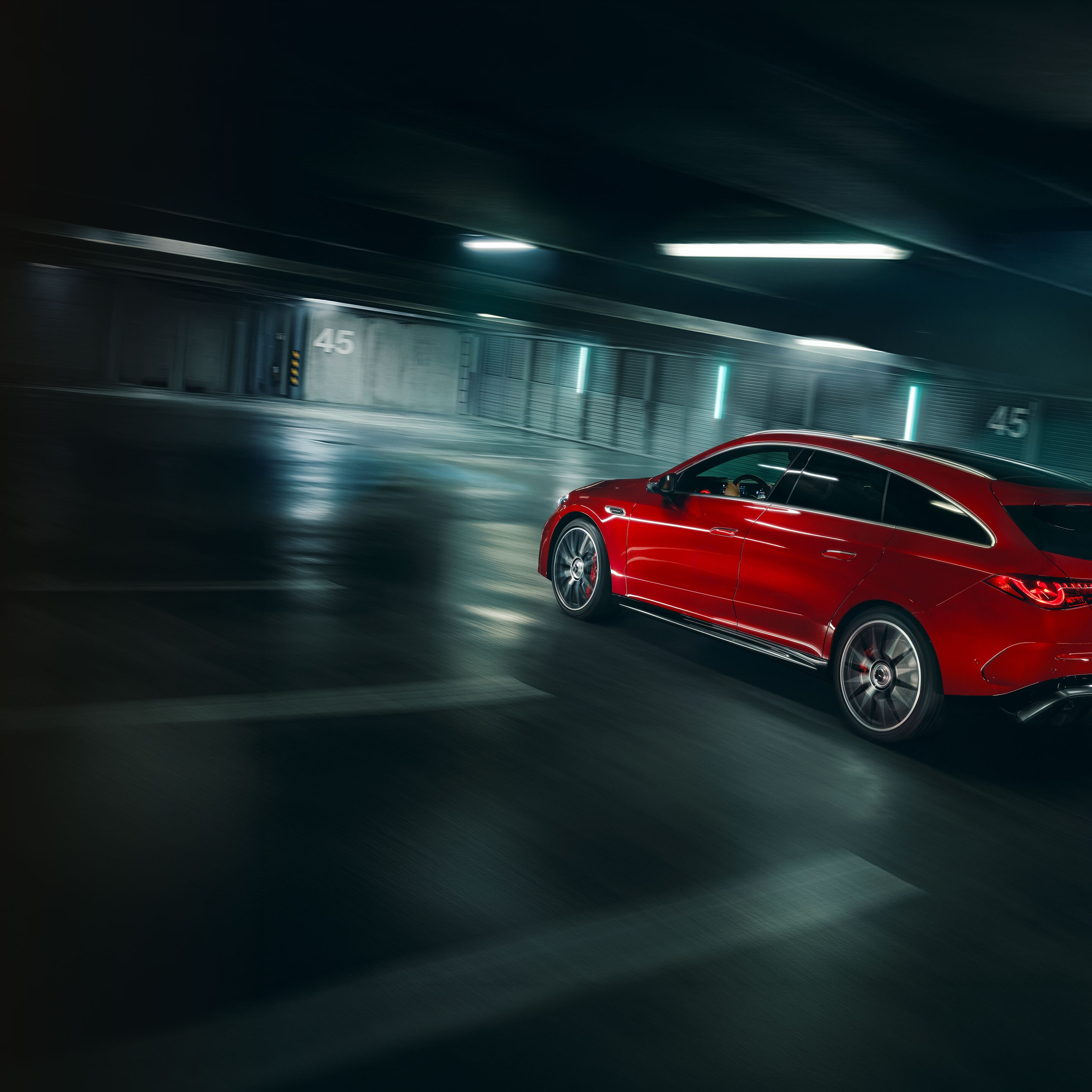 Osiągi całkowicie nowego Mercedes-AMG CLA 45 4MATIC+ Shooting Brake electric.