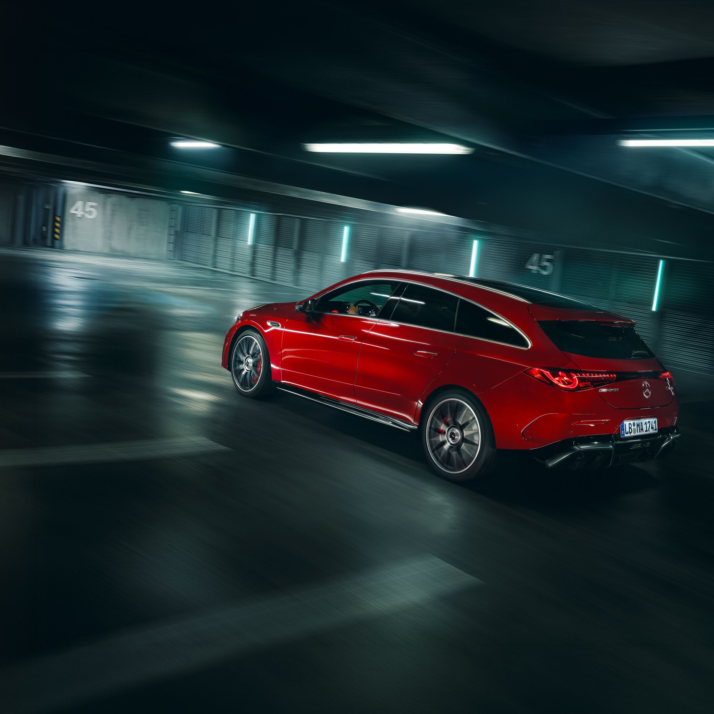 Osiągi całkowicie nowego Mercedes-AMG CLA 45 4MATIC+ Shooting Brake electric.