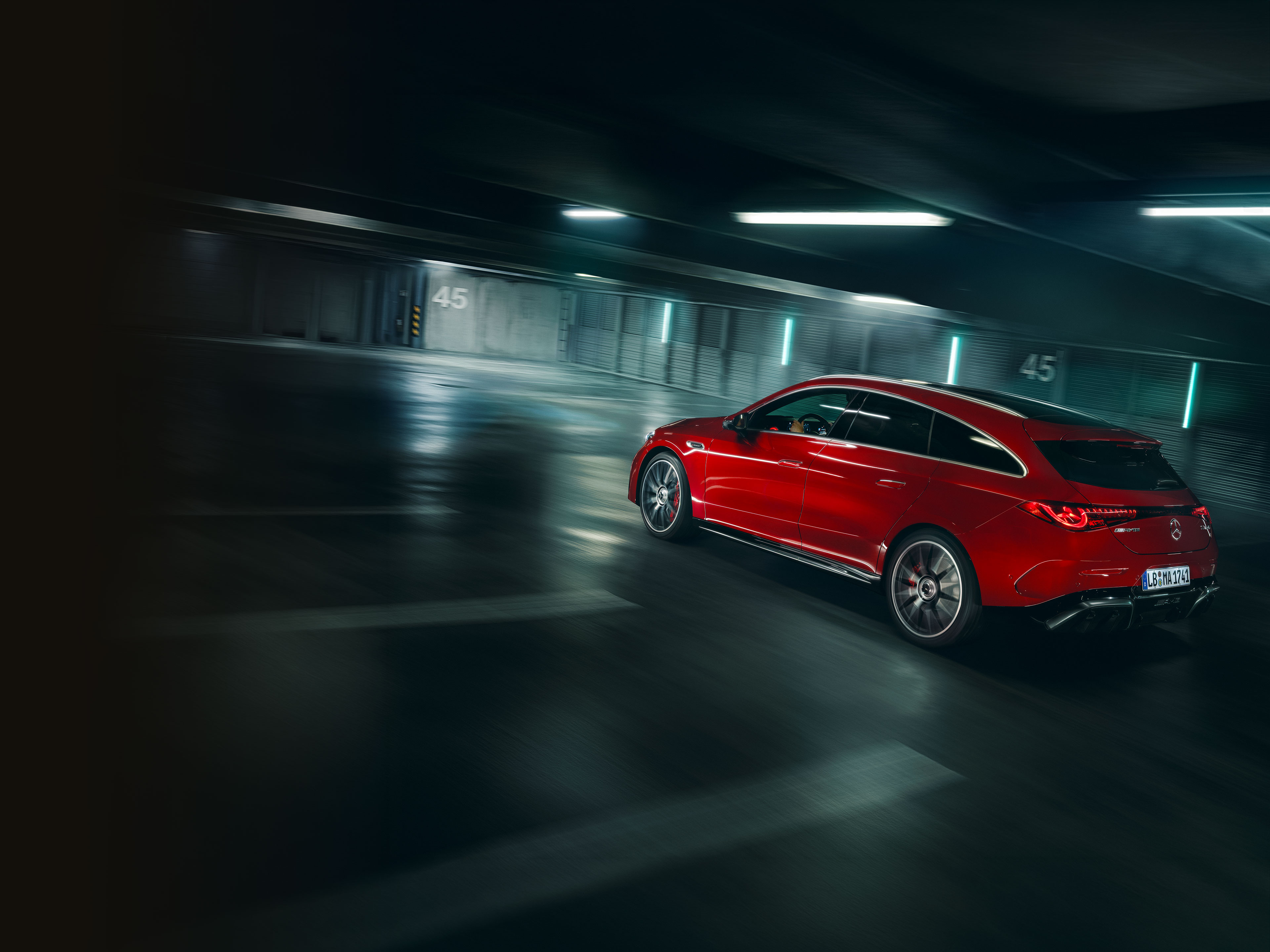 Osiągi | CLA Shooting Brake | Mercedes-AMG Osiągi całkowicie nowego Mercedes-AMG CLA 45 4MATIC+ Shooting Brake electric.