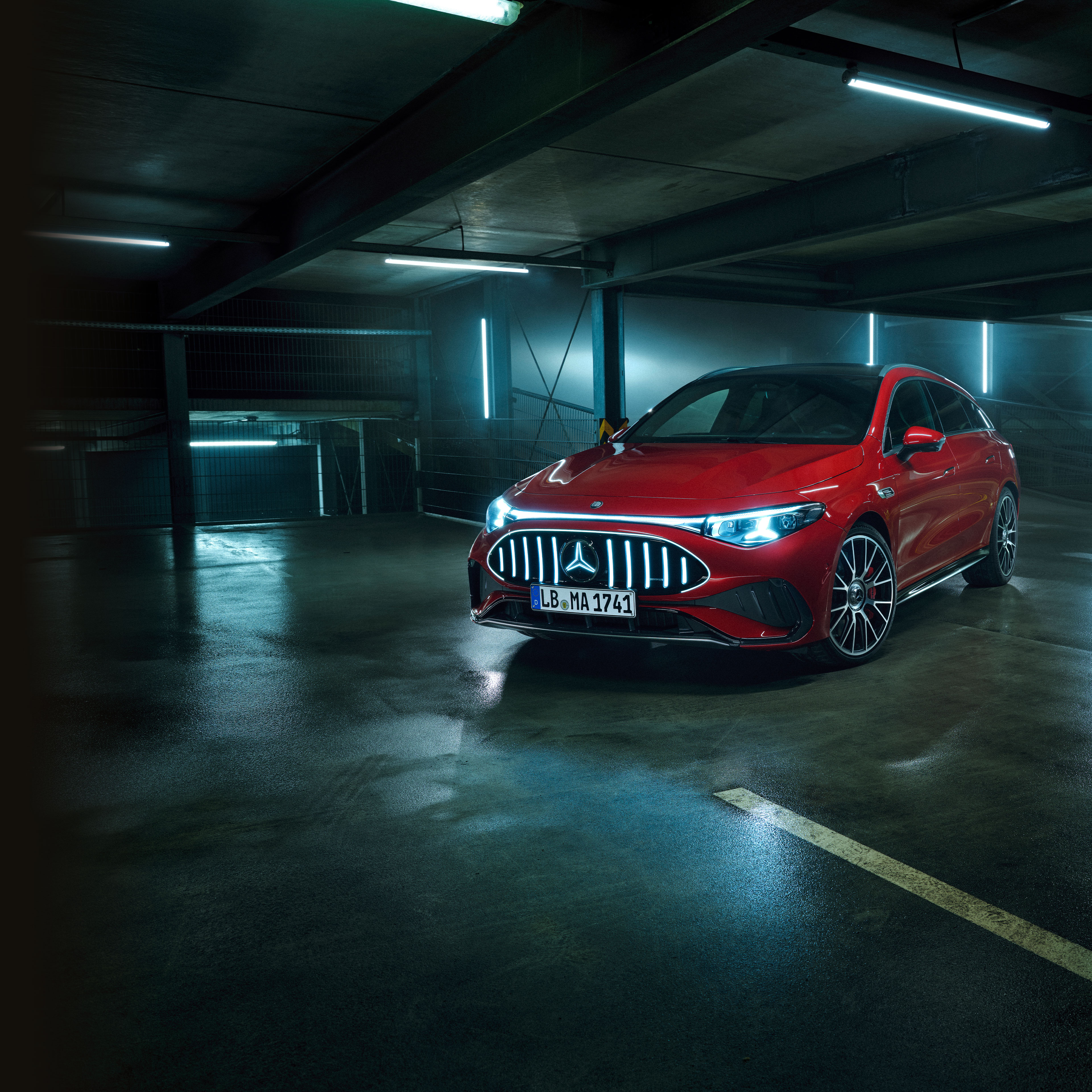 Całkowicie nowy Mercedes-AMG CLA 45 4MATIC+ Shooting Brake electric.