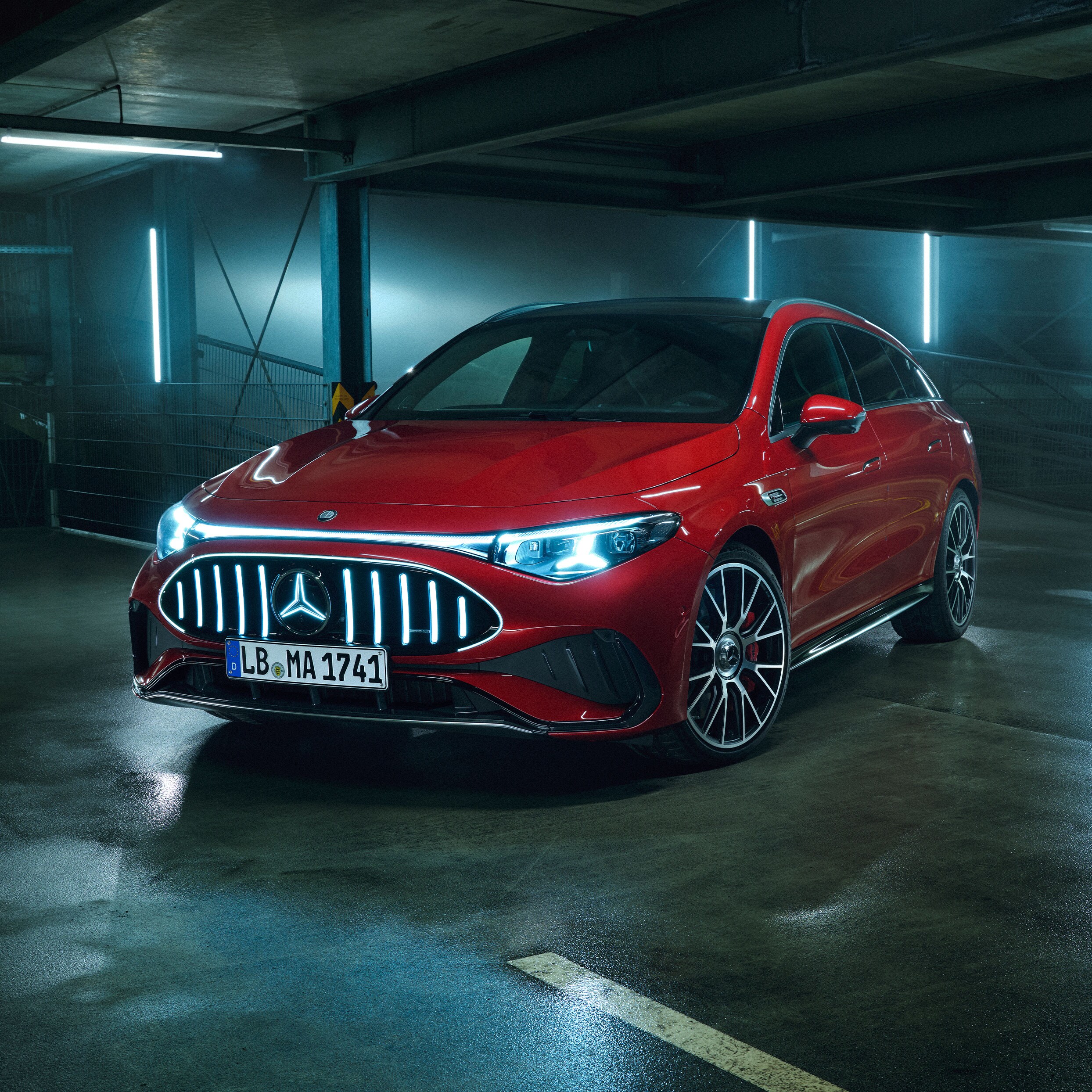 Całkowicie nowy Mercedes-AMG CLA 45 4MATIC+ Shooting Brake electric.