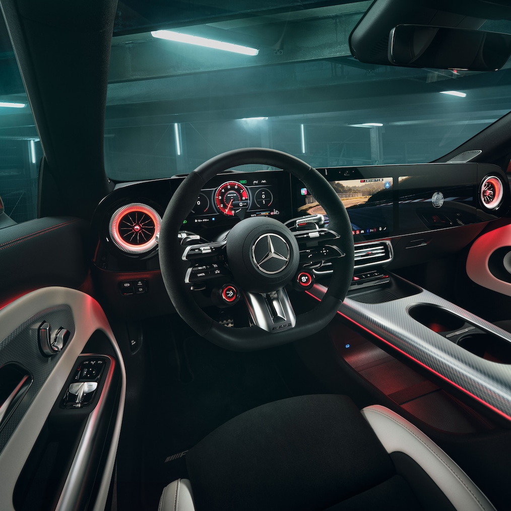 Kierownica AMG Performance w całkowicie nowym modelu Mercedes-AMG CLA 45 4MATIC+ Shooting Brake z napędem elektrycznym.