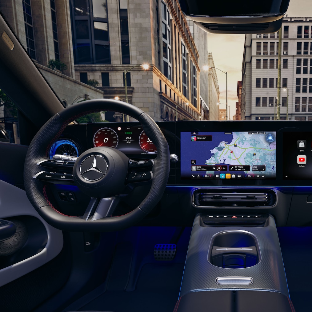 Nowy kokpit z ekranem MBUX Superscreen we wnętrzu elektrycznego modelu CLA Shooting Brake z technologią EQ.