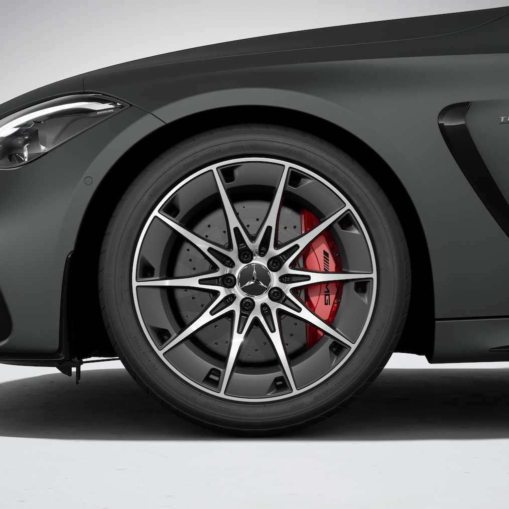 Dynamiczny widok na Mercedes-AMG CLE 53 4MATIC+ Coupé (ujęcie z jazdy).