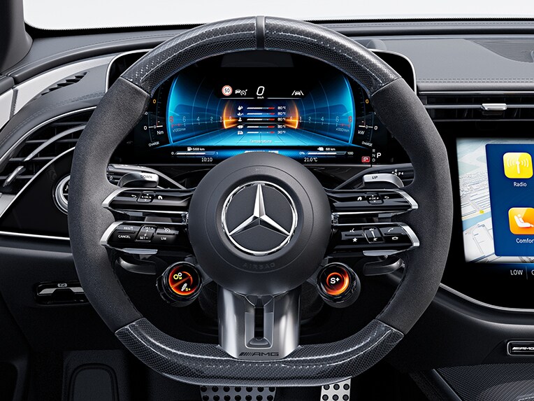 Kierownica AMG Performance wykończona karbonem i mikrowłóknem MICROCUT w Mercedes-AMG Klasy E Kombi.