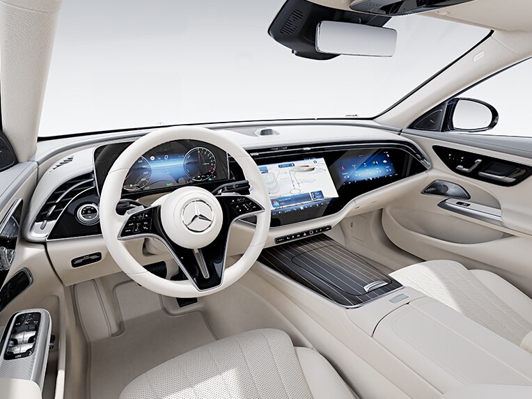 Wnętrze nowego Mercedesa-Benz Klasy E Limuzyna z linią wyposażenia EXCLUSIVE.