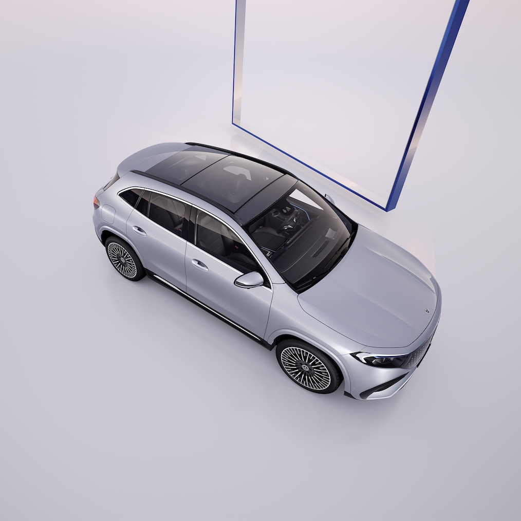 Widok od tyłu na model Mercedes-Benz EQA.