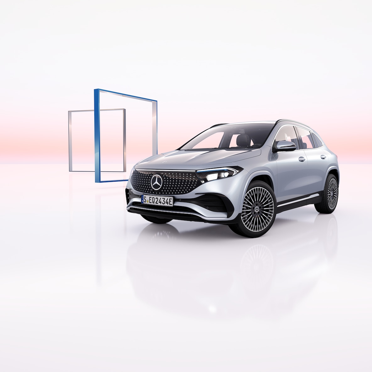 Widok boczny na przód modelu Mercedes-Benz EQA.