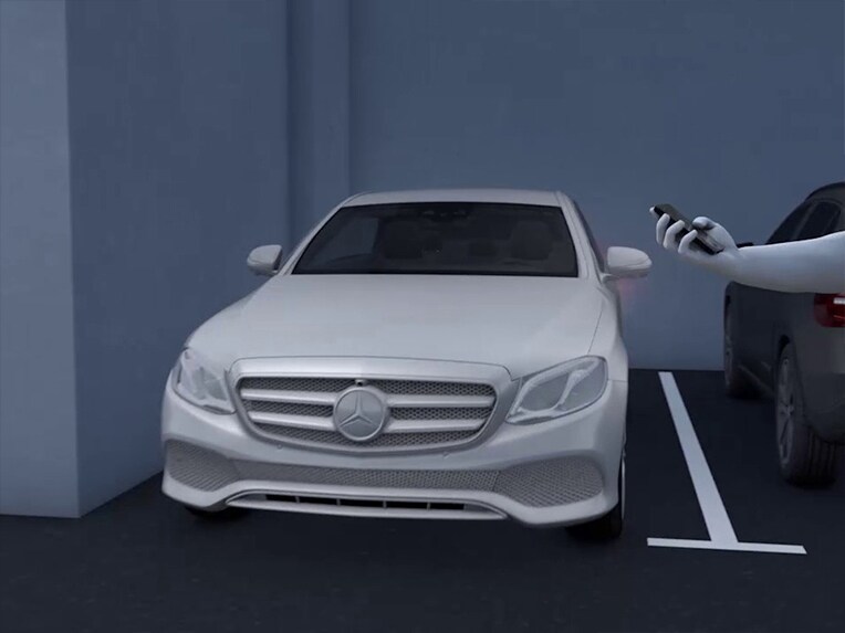 Graficzna wizualizacja pakietu parkowania z funkcjami parkowania zdalnego w nowym SUV-ie EQE Mercedes-Benz.
