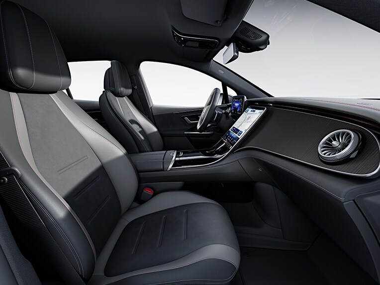 Wnętrze nowego SUV-a EQE Mercedes-Benz w linii wyposażenia AMG Line Interieur.