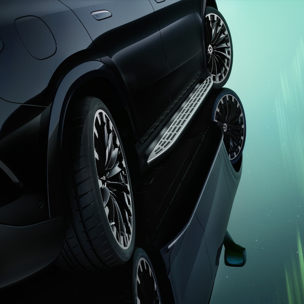 Układ kierowniczy tylnej osi w Mercedes-Benz EQE SUV.