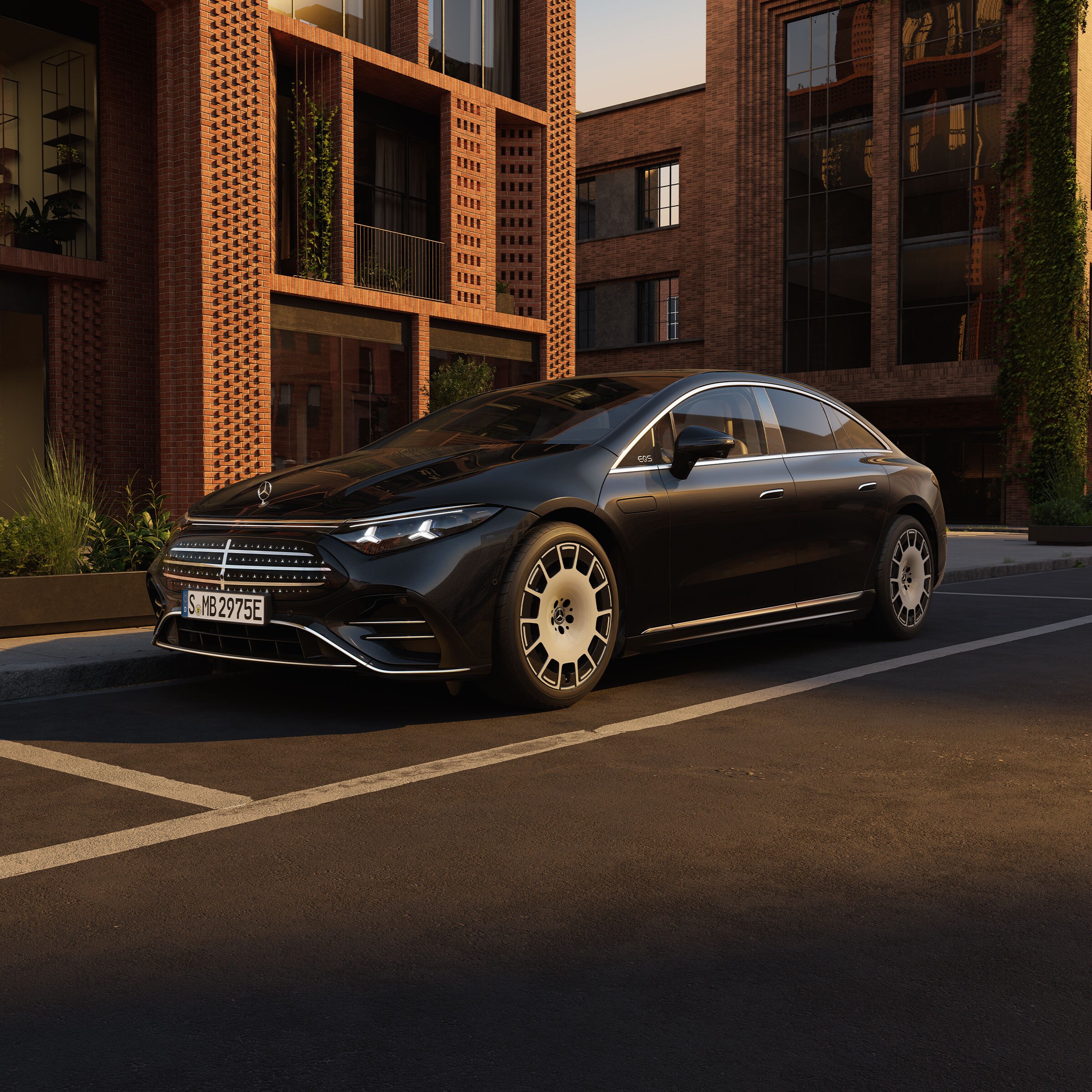 Czarny model EQS zaparkowany przed ceglanym budynkiem.