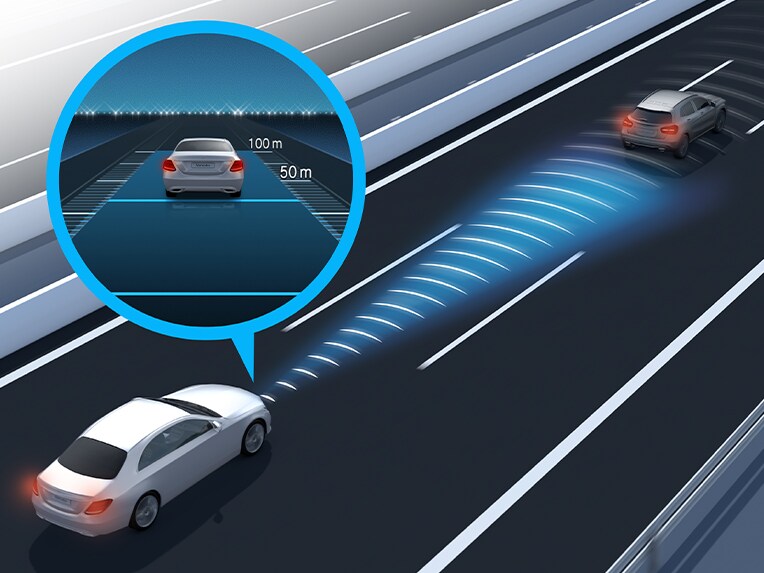 Ilustracja aktywnego asystenta regulacji odległości DISTRONIC w Mercedes-Benz EQS Limuzyna.