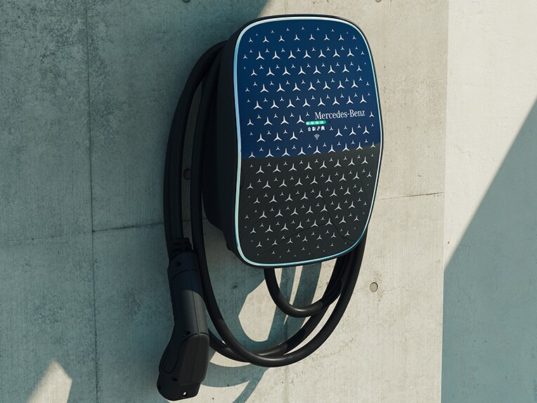 Ładowanie elektrycznego modelu Mercedes-Benz Klasa G w domu za pomocą stacji Mercedes-Benz Wallbox.
