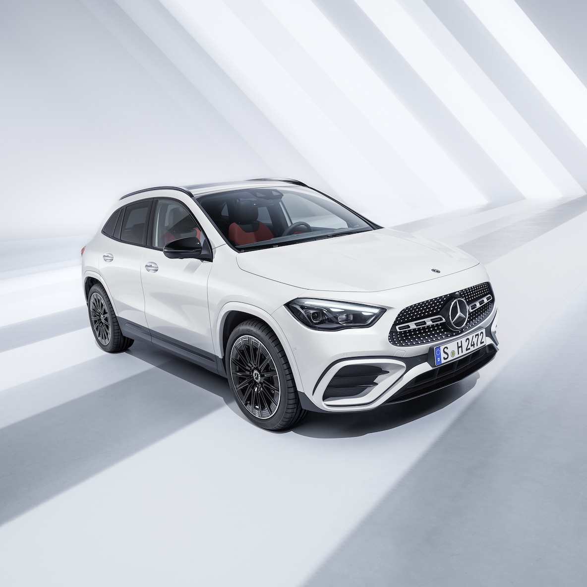 Mercedes-Benz GLA w&nbsp;widoku bocznym z&nbsp;przodu.