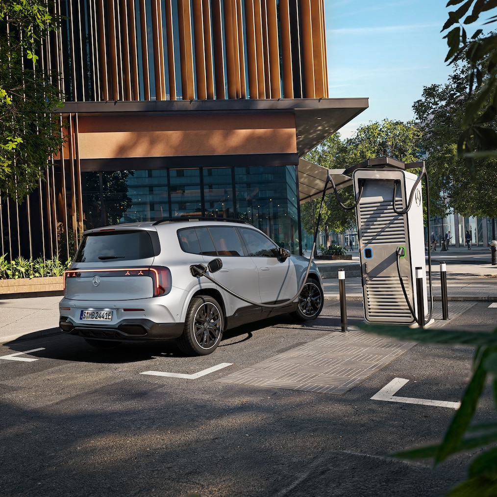 Całkowicie nowy elektryczny model GLB z trybem szybkiego ładowania.