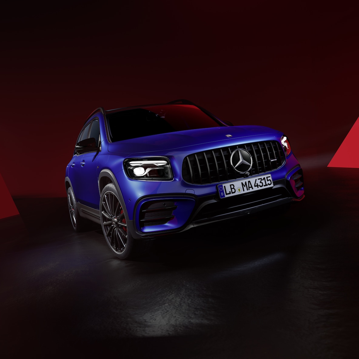 Mercedes-AMG GLB 35 4MATIC w widoku z przodu.