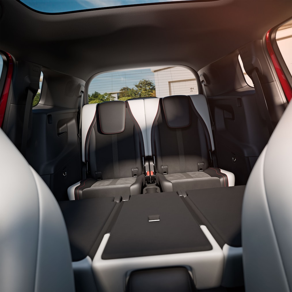 Wnętrze z trzecim rzędem foteli w modelu Mercedes-Benz GLB.