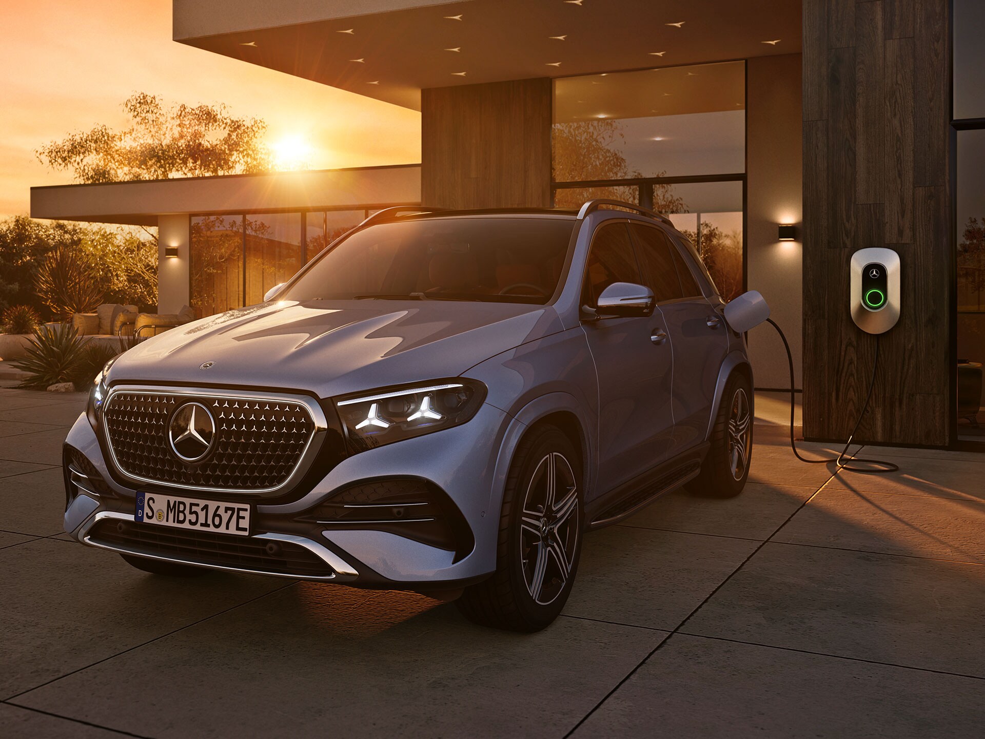 Samochód z napędem hybrydowym plug-in w nowym Mercedes-Benz GLE.