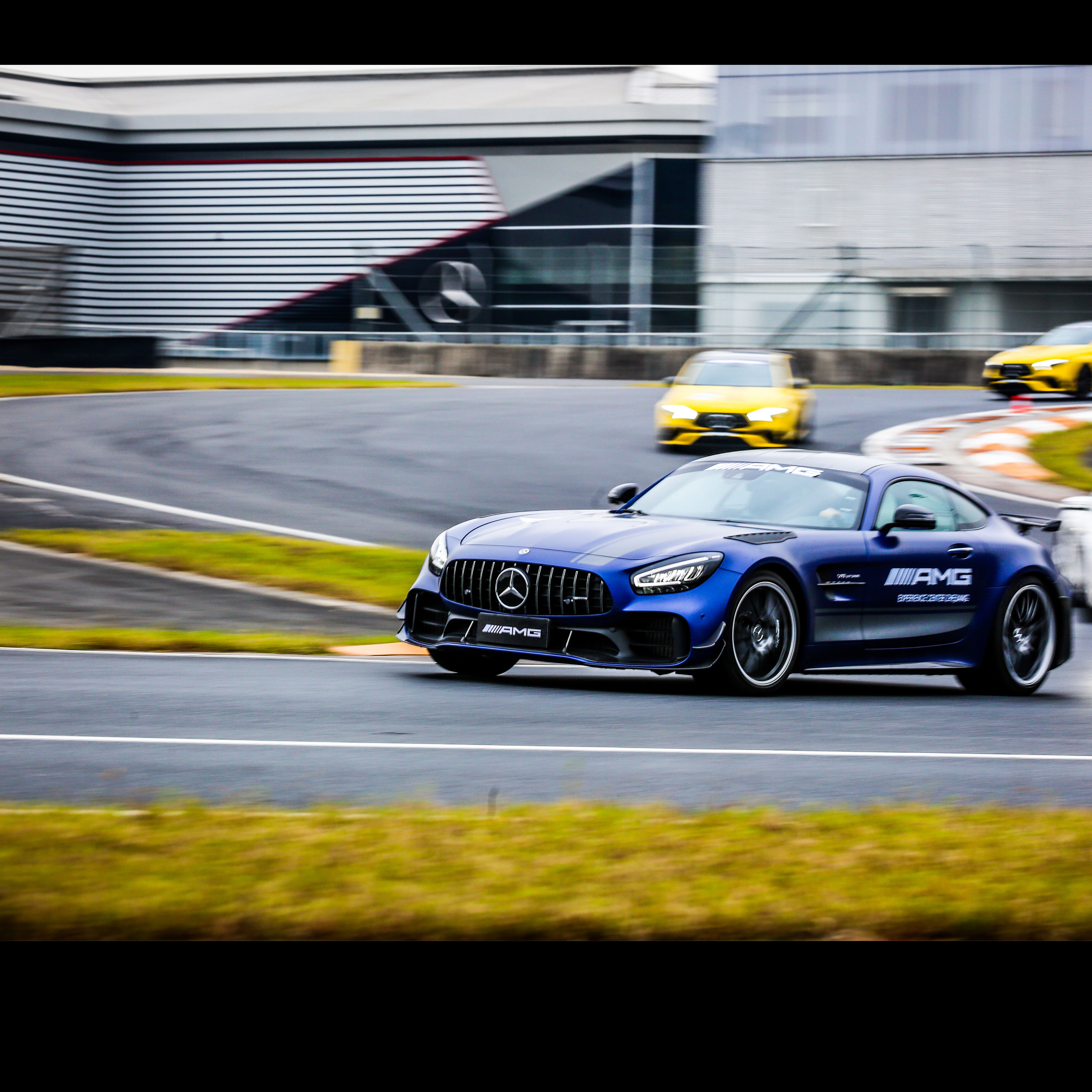 Świat AMG | Mercedes-AMG Kilka pojazdów Mercedes-AMG.