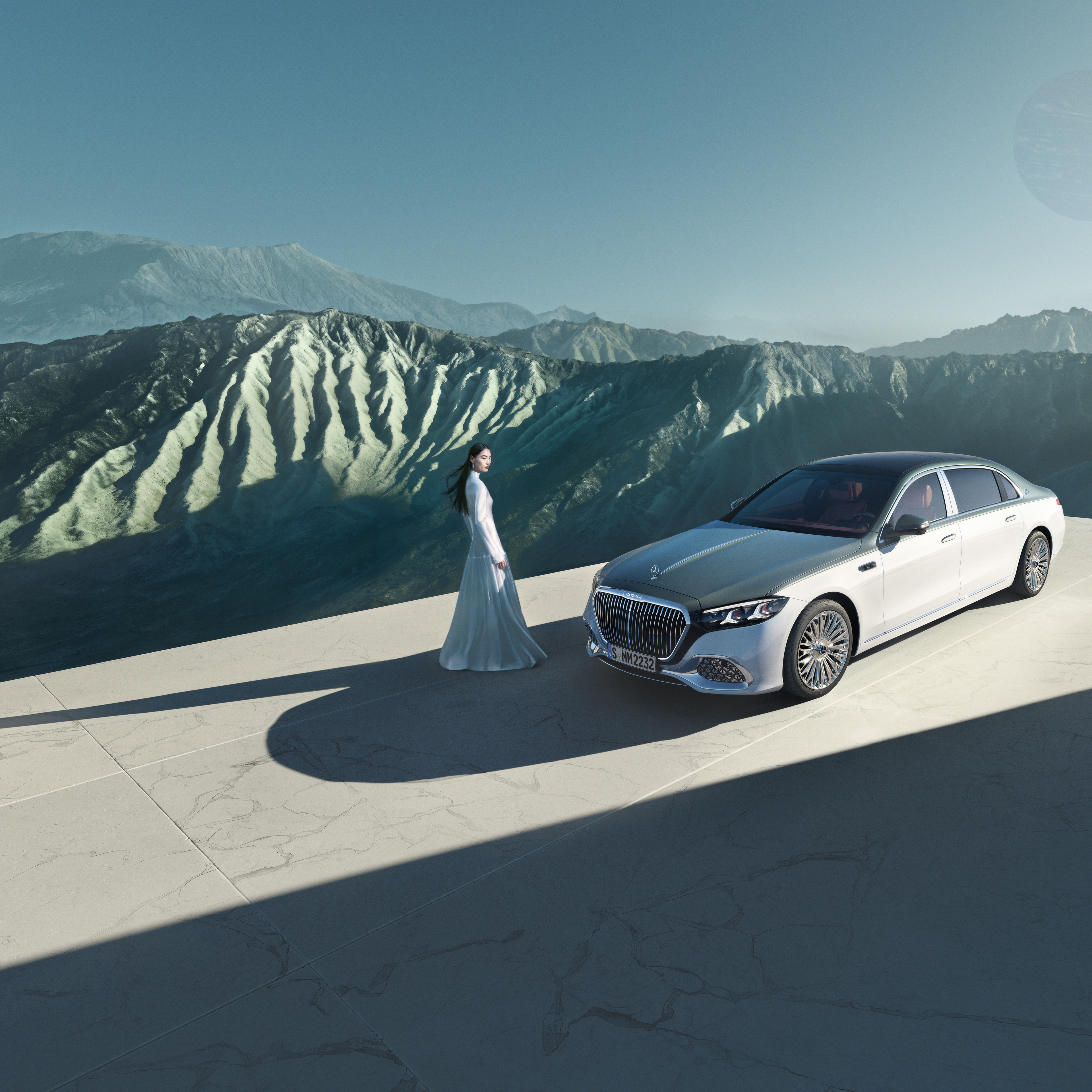 Marka | Mercedes-Maybach Mercedes-Maybach z dwukolorowym lakierowaniem w różnych widokach.