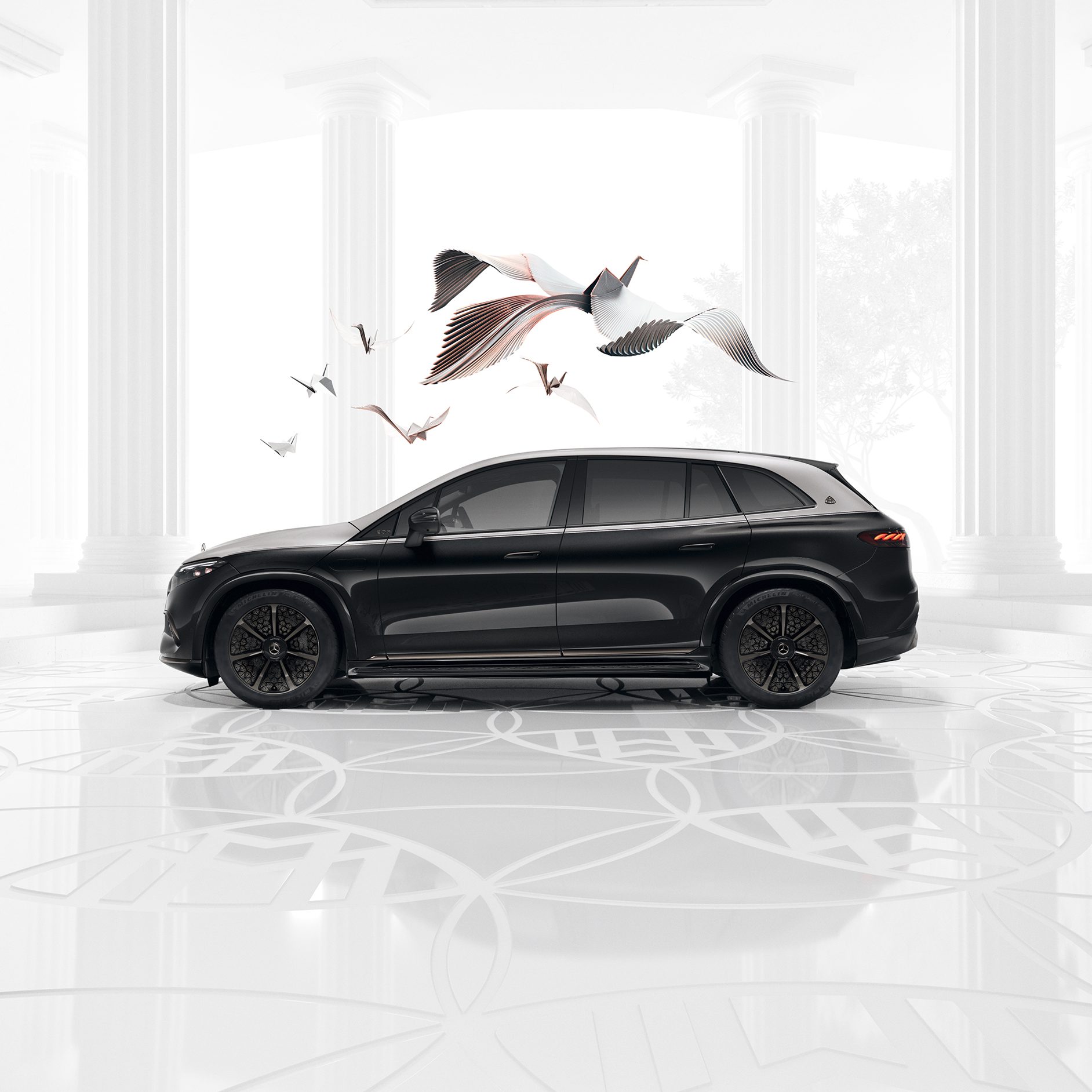 Mercedes-Maybach GLS Night Series Czarno-szary Mercedes-Maybach GLS Night Series na jasnym, abstrakcyjnym tle.