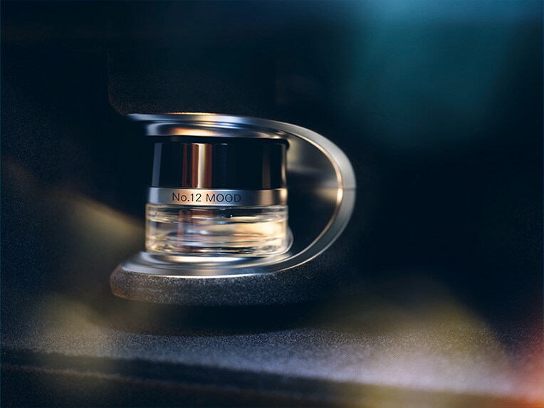 Butelka na perfumy w Mercedesie-Maybach Klasy S.
