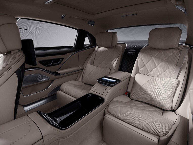 Wnętrze w Mercedesie-Maybach Klasy S.