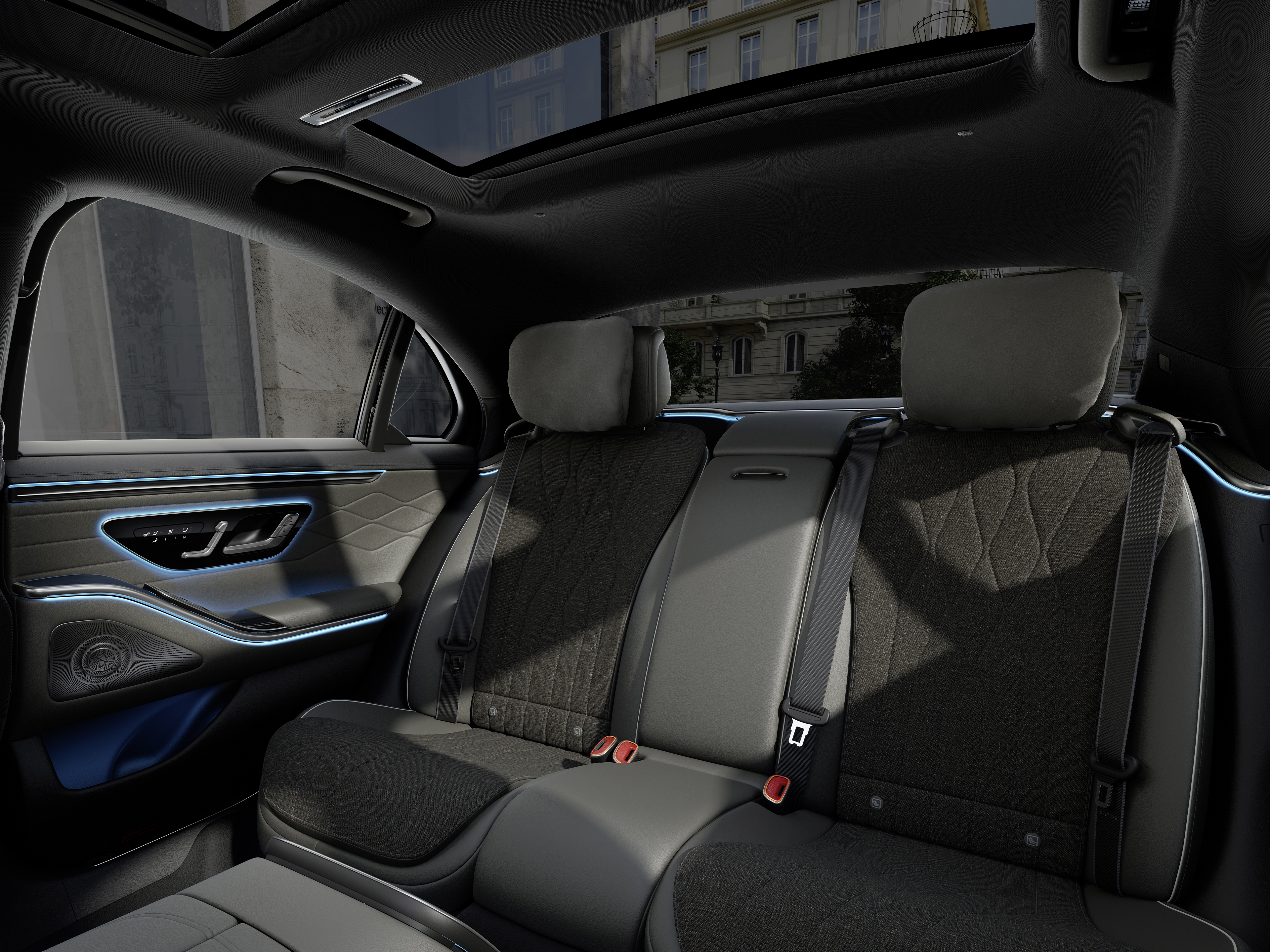 Wnętrze | Klasa S Limuzyna | Mercedes-Benz Kokpit nowego modelu Limuzyna Mercedes-Benz pokazany między dwoma przednimi fotelami.