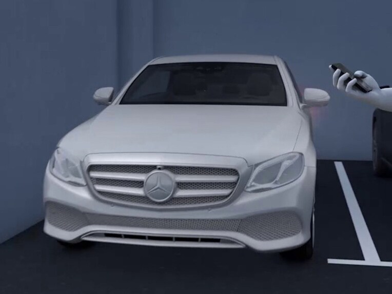 Grafika do pakietu parkowania z funkcją zdalnego parkowania w limuzynie Klasy S od Mercedes-Benz.