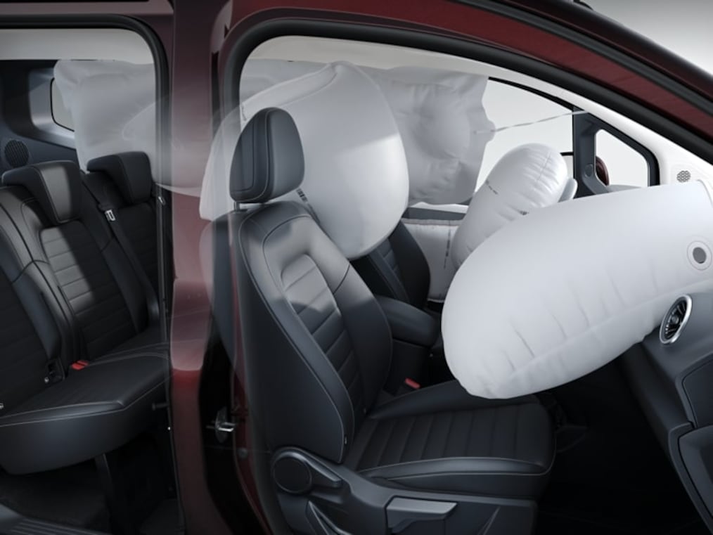 Zdjęcie przedstawia poduszki powietrzne w pojeździe Mercedes-Benz Klasy T.